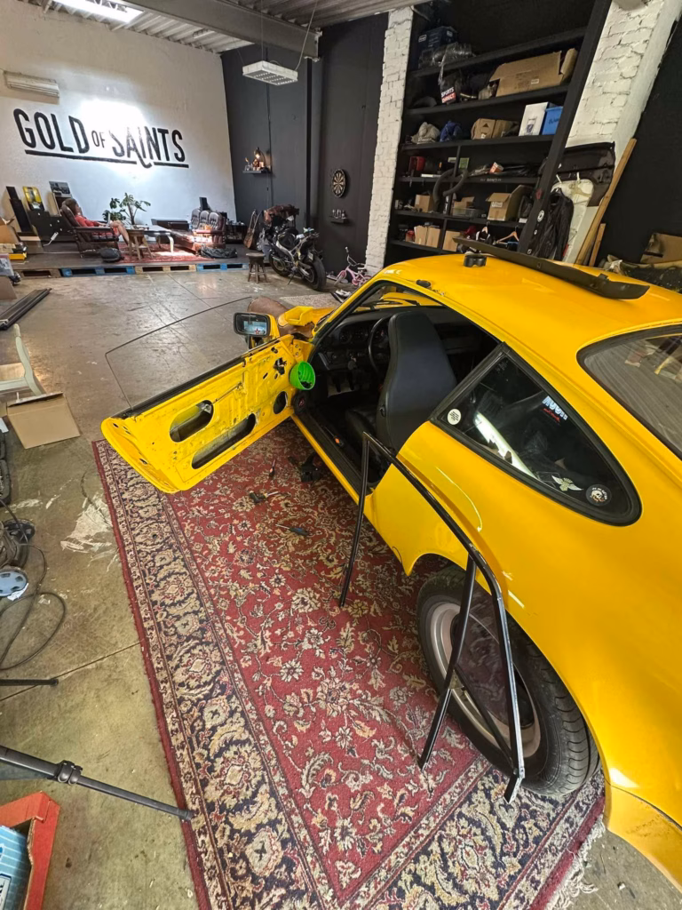 porsche 911, porsche 911sc, porsche 911sc 1982, porsche classic repair, 911sc door lock fix, porsche door lock issue, driver door won’t lock, classic car door lock, porsche latch repair, 911sc lock problem, vintage porsche diy, porsche door latch mechanism, 911sc quick fix, flat six repair, classic porsche build, porsche 911 diy, slowmile.co, classic porsche troubleshooting